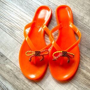 Orange slides.  Can offer a nice dustbag with it.